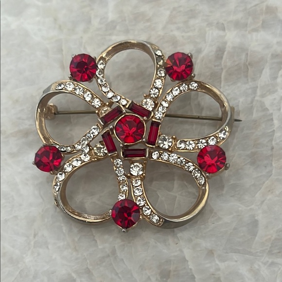 Elegant Gold and Red Crystal Brooch - Picture 1 of 4